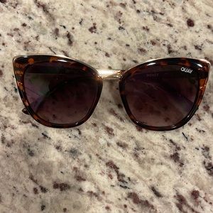 Quay tortoise cat eye sunglasses with carrying case!